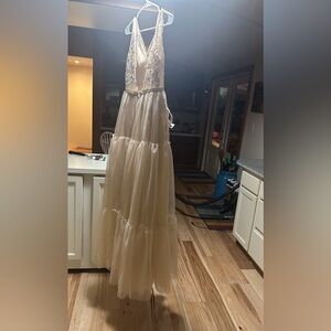 New champagne plunging front and back wedding dress size 4-6 beautiful